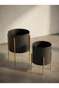 Maceta Moderna con Diseño Hexagonal Negro y Base de Metal Dorado, Macetas de Interior de Diseño Minimalista para Decoración del Hogar - Product Image 4