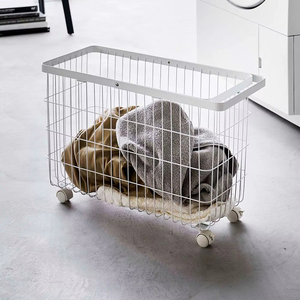 Cesto de Ropa de Hierro Hecho a Mano para una Organización del Hogar de Primera Calidad con Acabado Liso, Cuerpo Metálico y Superficie Fácil de Limpiar - Product Image 1