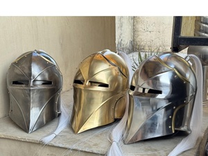 Ensemble de 3 casques de chevalier médiévaux en acier plaqué or, visière ouverte, plume ailée Vanguard, casque antique de collection - Product Image 4
