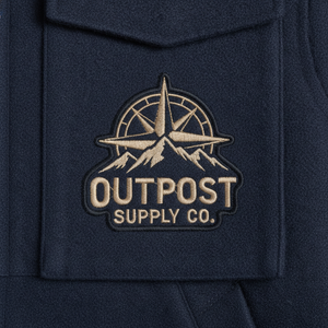 Chaqueta de Forro Polar Azul Marino para Hombre de Outpost Supply Co, con Logotipo Bordado y Cierre de Cremallera, Estilo Workwear - Product Image 6