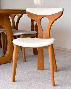 Silla de Comedor Moderna de Mediados de Siglo, de Madera de Teca, con Tapicería de Cuero Sintético y Respaldo Curvo, para Uso Doméstico - Product Image 1