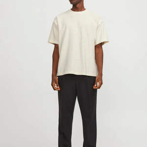 Camiseta 100% algodón para hombre, corte holgado, estampada, con logo personalizado, de alta calidad, peso pesado, hombros caídos, estilo oversized y boxy. - Product Image 5