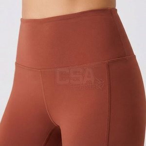 Ensemble de compression premium pour femmes avec tissu extensible respirant pour la gym, la course, l'entraînement, le yoga et les activités quotidiennes - Product Image 5