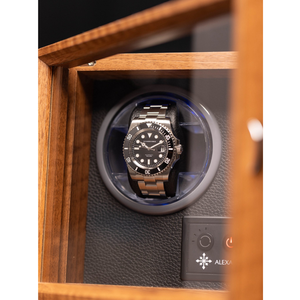 Garantía de por vida para el motor, almacenamiento y enrollador de relojes automático rectangular de madera de nogal, color madera, para relojes de pulsera, fabricado en China. - Product Image 1