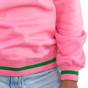 เสื้อสเวตเชิ้ต AKA Pink Legacy Varsity แบบยูนิเซ็กส์ คอกลม ลายตัวอักษรกรีก ผ้าฝ้ายพรีเมียม สวมใส่สบาย ทันสมัย - Product Image 5