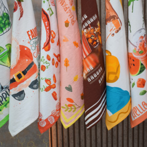 Paño de Cocina 100% Lino al por Mayor con Estampados Coloridos de Frutas y Motivos Festivos, Paño Premium para Cocina y Decoración de Mesa - Product Image 1
