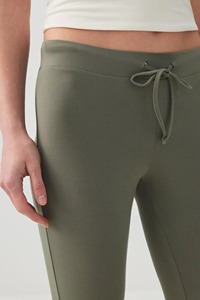 Pantalones de yoga acanalados de cintura alta para mujer, diseño personalizado, pierna ancha, directo de fábrica OEM - Product Image 5
