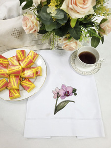 ผ้าเช็ดตัวแขกสีขาวผ้าฝ้ายขายส่ง ปักลายดอกกล้วยไม้แบบกำหนดเอง ผ้าเช็ดปากเย็บริมผ้า ซักเครื่องได้ ใช้ในบ้านและโรงแรม - Product Image 4