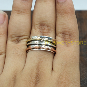 Bague tournante martelée faite à la main en métaux mixtes (argent 925, cuivre, laiton), large, style bohème, pour la méditation et anti-anxiété, bijou - Product Image 5