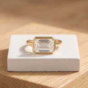 Bague d'éternité minimaliste en diamant de laboratoire taille émeraude certifié IGI, sertie clos en platine, pour femme, pour mariage ou anniversaire - Product Image 2