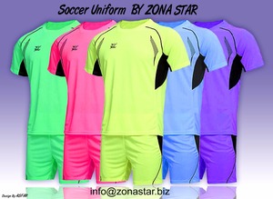 ชุดฟุตบอลผู้ชายแบบสั่งทำพิเศษ แห้งเร็ว 100% โพลีเอสเตอร์ สำหรับผู้ใหญ่ บริการ OEM พร้อมพิมพ์โลโก้ทีมด้วยเทคนิคการพิมพ์แบบรีดร้อน - Product Image 5