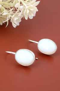 Boucles d'oreilles pendantes en argent sterling opale blanc, bijoux minimalistes, boucles d'oreilles élégantes, cadeau pour femmes, faites à la main - Product Image 2