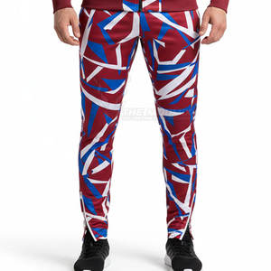 Ropa deportiva de calidad profesional diseñada a medida para uso atlético en temporada, que refleja el orgullo y la disciplina del equipo. - Product Image 3