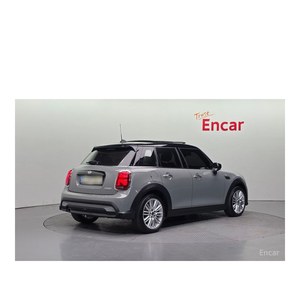 Mini Cooper 5 portes Classic Plus avril 2022 59 303 km Volant à gauche Sièges en cuir Caméra de recul - Product Image 2