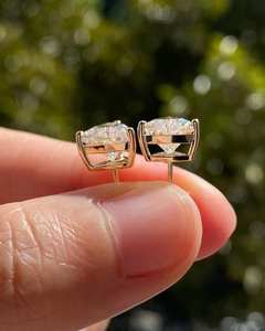 ต่างหูโมอิสซาไนต์ทรงคลาสสิคแบบทริลเลียนต์คัท ทองคำแท้ 14K ดีไซน์เรียบง่ายสำหรับใส่ทุกวัน เครื่องประดับชั้นดี ของขวัญวันครบรอบสำหรับเธอ - Product Image 3