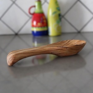 Reposacucharas Artesanal de Madera de Olivo, Decoración Rústica para Cocina de Jerusalén y Accesorio de Cocina Ecológico - Product Image 1