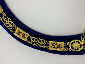 Ensemble de 3 colliers maçonniques de Grande Loge en chaîne dorée, avec doublure violette, bleue et rouge, en tissu de haute qualité, avec collier en chaîne personnalisé - Product Image 2