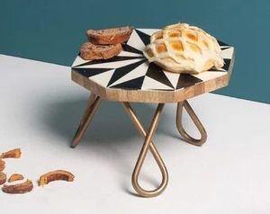 Soporte multiusos de madera y hierro para pasteles, cupcakes y postres con diseño de estilo vintage. - Product Image 2