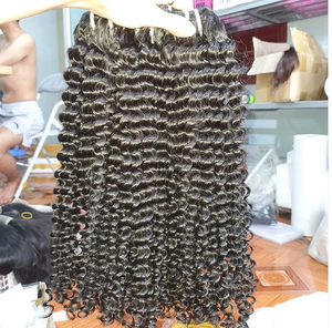 Extensions de cheveux Remy de 32 pouces longue torsion de vague profonde de couleur naturelle pour tresser et faire des paquets de cheveux au crochet en vrac - Product Image 1