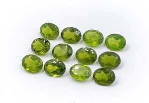 พลอยเวสโซไนต์สีเขียวธรรมชาติคุณภาพ AAA รูปทรงวงรีเหลี่ยมเพชรพลอยขนาด 9*7 มม. พลอยธรรมชาติ 100% สำหรับทำเครื่องประดับ ราคาขายส่ง - Product Image 4