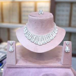 Ensemble de collier de bijoux de mode vintage de Dubaï plaqué or 24 carats boucles d'oreilles bracelets peignes broches en cuivre pour l'Allemagne et la Bulgarie - Product Image 3