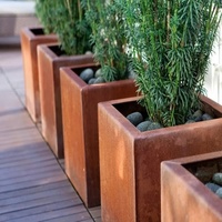 Pot Bunga Persegi Besar Modern dari Baja Corten Ramah Lingkungan, Tahan Lama, dan Dilapisi Bubuk untuk Rumah, Teras Luar Ruangan, dan Lanskap