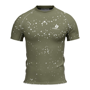 T-shirt de compression athlétique personnalisé à manches courtes et col rond, sublimé, pour la performance sportive et les loisirs - Product Image 1