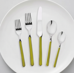 Juego de cubiertos minimalista con mangos verde oliva, de acero inoxidable, apto para lavavajillas, para bodas y uso diario. - Product Image 1