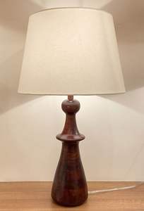 Lámpara de mesa moderna con diseño personalizado y fuente de luz LED de pantalla de madera de color para decoración del hogar fabricada en la India - Product Image 4