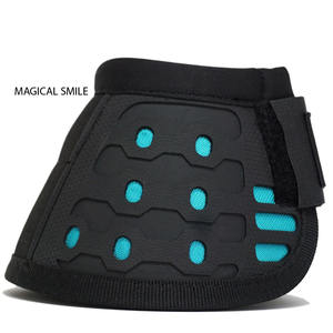 Botas de protección para caballos de alta calidad, resistentes al agua y de secado rápido, para brindarle a tu caballo una protección y adherencia excepcionales. - Product Image 1