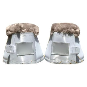 Botas de protección para caballos de alto rendimiento que ofrecen una protección confiable y duraderas para uso en establos y arenas. - Product Image 1