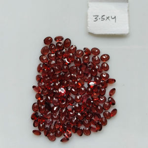 โกเมนสีแดงธรรมชาติ 4x3.5 มม. รูปทรงวงรี คุณภาพดีที่สุด พลอยหลวมสำหรับทำเครื่องประดับ - Product Image 2