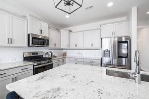 Encimera de Cocina de Granito Blanco Colonial, Superficie de Trabajo con Aspecto de Mármol para Renovación de Cocinas Modernas - Product Image 3