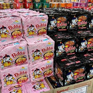 Delicioso Ramen de Pollo Picante Samyang Buldak con un Sabor Intenso y Delicioso Condimento Coreano, Ideal para Venta al por Menor - Product Image 4