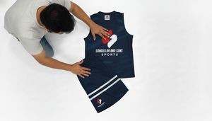 Ensemble d'uniformes de basketball haut de gamme, design de logo personnalisé, tissu respirant, maillot et shorts pour l'entraînement et les matchs - Product Image 5