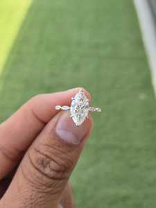 Bague de fiançailles en diamant de laboratoire taille marquise 3 carats, bague en or 14 carats avec pierres latérales taille marquise et taille ronde, certifiée IGI - Product Image 1