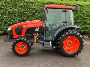 Factory price for B2231 22HP 4WD Compact Tractor Gear Drive Multifunctional Wessex FS360 Spreader Attachment New/unused - Product Image 2