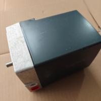 Actionneur électromoteur réversible Siemens SQM10.16502 pour les registres d'air et les vannes de régulation des brûleurs à mazout et au gaz
