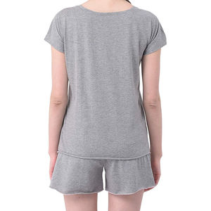 Ensemble tendance pour femmes : t-shirt à manches courtes en coton uni avec logo personnalisé et short en coton épais - Product Image 3