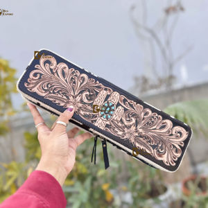 Étui de voyage en cuir repoussé résistant à la chaleur, parfait pour les outils de coiffure, avec poils de vache intégrés - Product Image 1