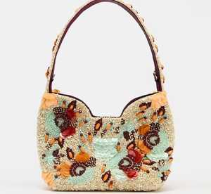 Bolso de mano decorativo premium para mujer con patrones artísticos hechos a mano y apariencia elegante para fiestas. - Product Image 4