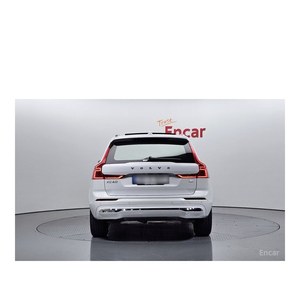 Junio de 2022, Volvo XC60 T8 Ultimate con Volante a la Izquierda, Caja de Cambios Automática, Asientos de Cuero, Cámara Trasera - 13,390 km - Product Image 4