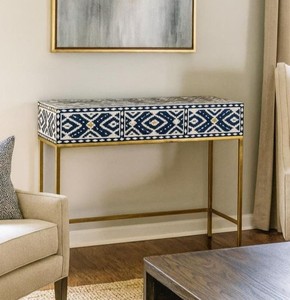 Table console rose à incrustations florales, design arqué, mobilier d'entrée moderne et luxueux, tables d'appoint artisanales sur mesure pour couloir - Product Image 3