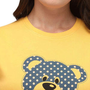 Conjunto de dos piezas cómodo de poliéster de secado rápido y ligero para mujer, camiseta de manga corta con cuello en V personalizada y pantalones cortos para uso al aire libre. - Product Image 6