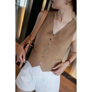 Chaleco Básico Entallado para Mujer A8167, Blusa sin Mangas, Chaleco Minimalista - Product Image 2