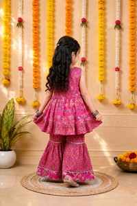 ชุดสัลวาร์ คามีซ ผ้าฝ้ายสีชมพูพิมพ์ลายดอกไม้สำหรับเด็กผู้หญิง ชุดพื้นเมืองแบบดั้งเดิม ชุดสำหรับเทศกาลดีวาลี ทรงหลวม ความยาวระดับข้อเท้า - Product Image 6