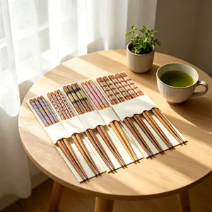 Baguettes japonaises en bois naturel, surface lisse traditionnelle, lot de cinq paires pour les repas en famille - Product Image 1