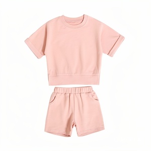 Survêtement d'été en coton pour enfants, sweat-shirt à manches courtes et col rond et short à taille élastique, ensemble décontracté - Product Image 3