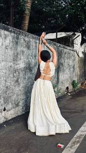 Conjunto Tradicional Indio de Lehenga de Rayón, Estilo Navratri, Largo hasta el Suelo, con Bordado de Gota Patti, Encaje y Espejos, Blusa sin Arrugas - Product Image 3