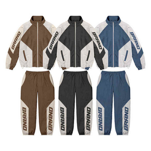 Ensemble de survêtement sportif réfléchissant pour homme, en nylon imperméable à séchage rapide, avec coupe-vent à capuche et short imprimé graphique délavé à l'acide - Product Image 2